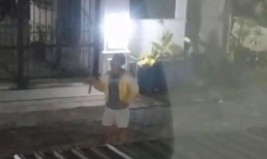 Mencekam, Geng Remaja Bawa Sajam Geruduk Perumahan di Bae Viral