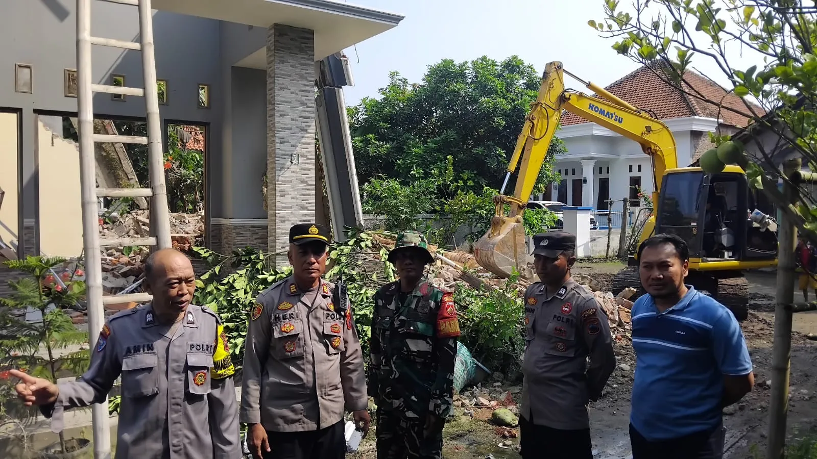 Sengketa Harta Gono Gini, Rumah Warga Jojo Dihancurkan dengan Excavator