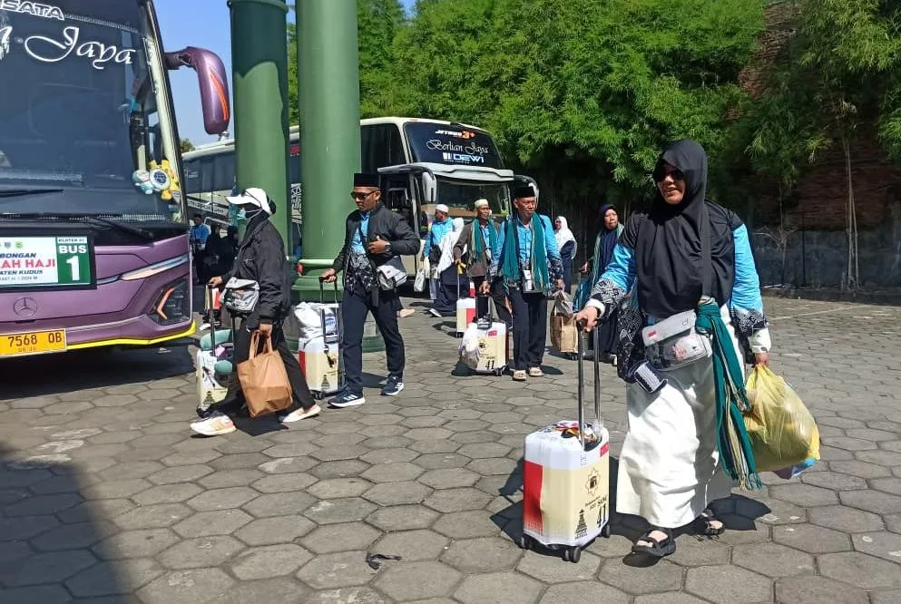 Satu Bus Mogok, Kedatangan Jemaah Haji Kloter 41 Kudus Molor Satu Jam