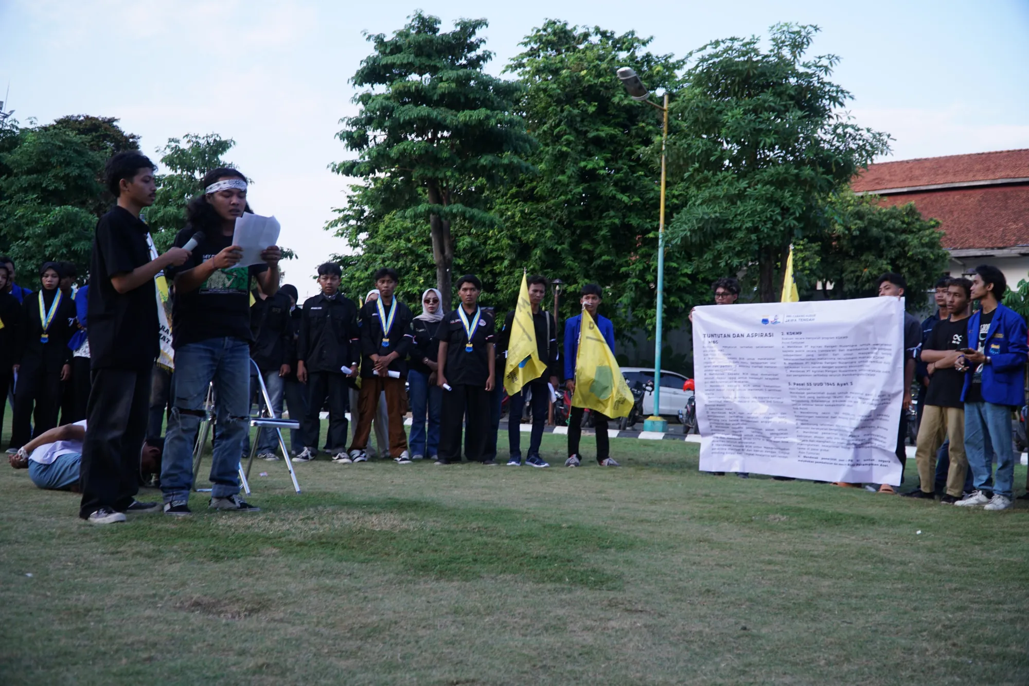 Mahasiswa PMII Kudus Kritik Kebijakan Pemerintah Lewat Teatrikal dan Puisi