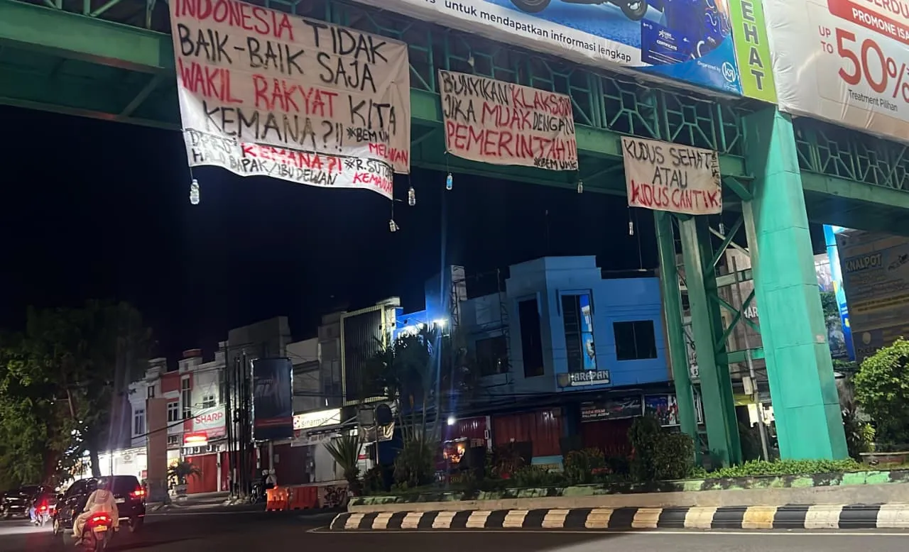 Nama Disebut dalam Spanduk Protes di Alun-Alun, Anggota DPRD Kudus Rochim Sutopo Tanggapi Santai