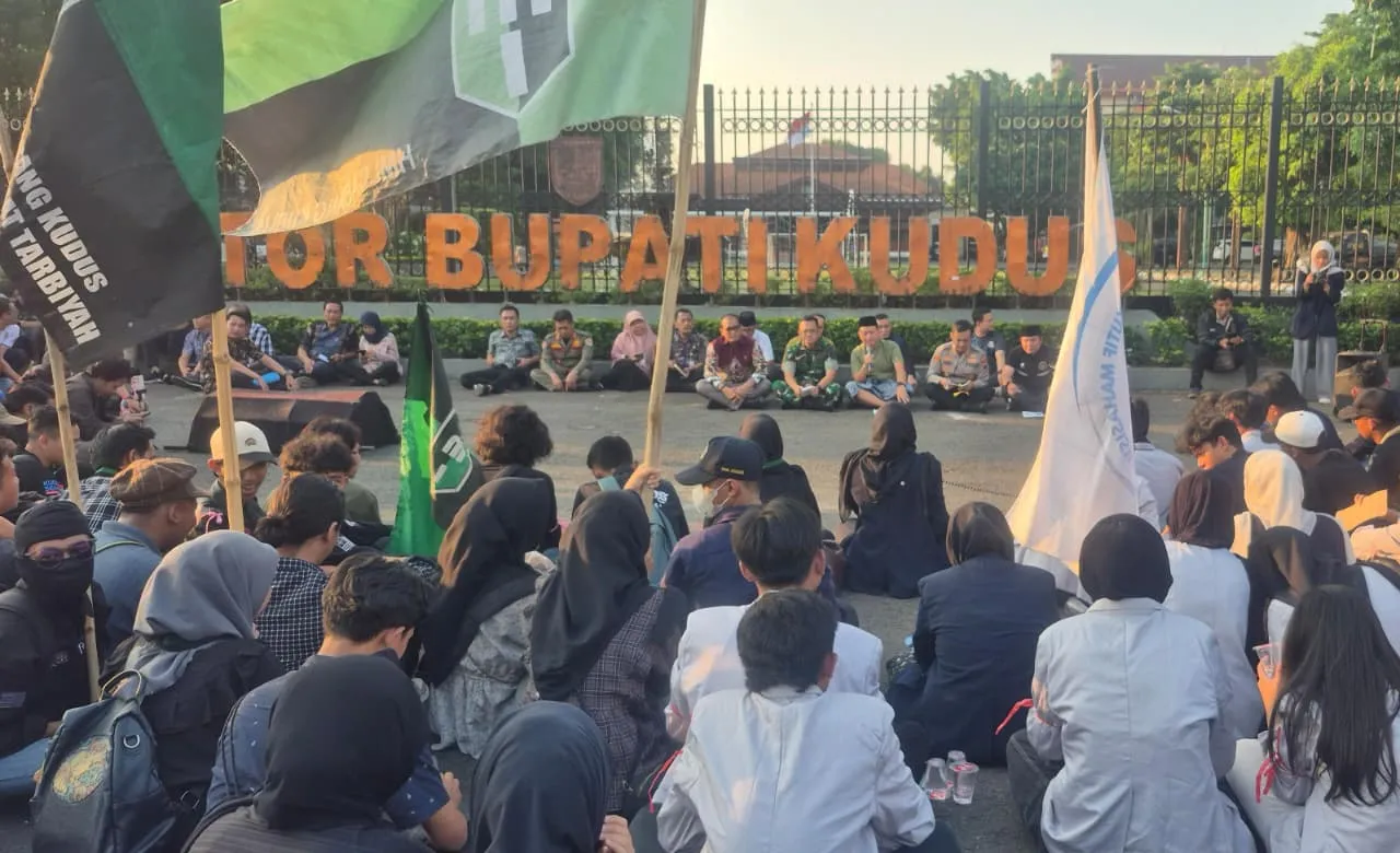 Gelar Dialog Terbuka Bersama Forkopimda, Mahasiswa Kudus Sodorkan 8 Tuntutan Termasuk Evaluasi Total MBG