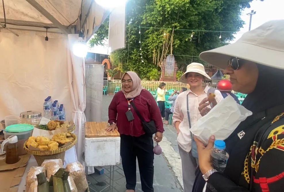 Pesona Menara Kudus di Mata Turis Inggris: Simbol Toleransi yang Layak Mendunia