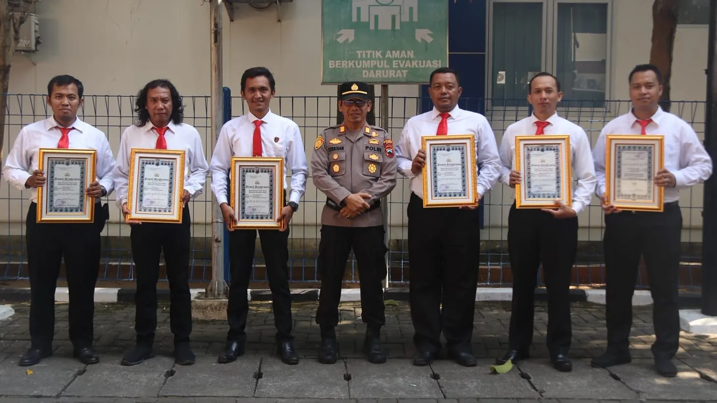 Gerak Cepat Berbuah Prestasi, 6 Anggota Unit Reskrim Polsek Kudus Terima Penghargaan