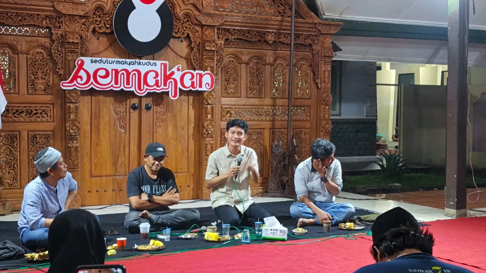 Ketika Tiyo Ardianto dan Kholid Mawardi 'Ngatur Catur' Bareng di Maiyah Kudus, Bahas Korupsi hingga Tantangan Politik Indonesia