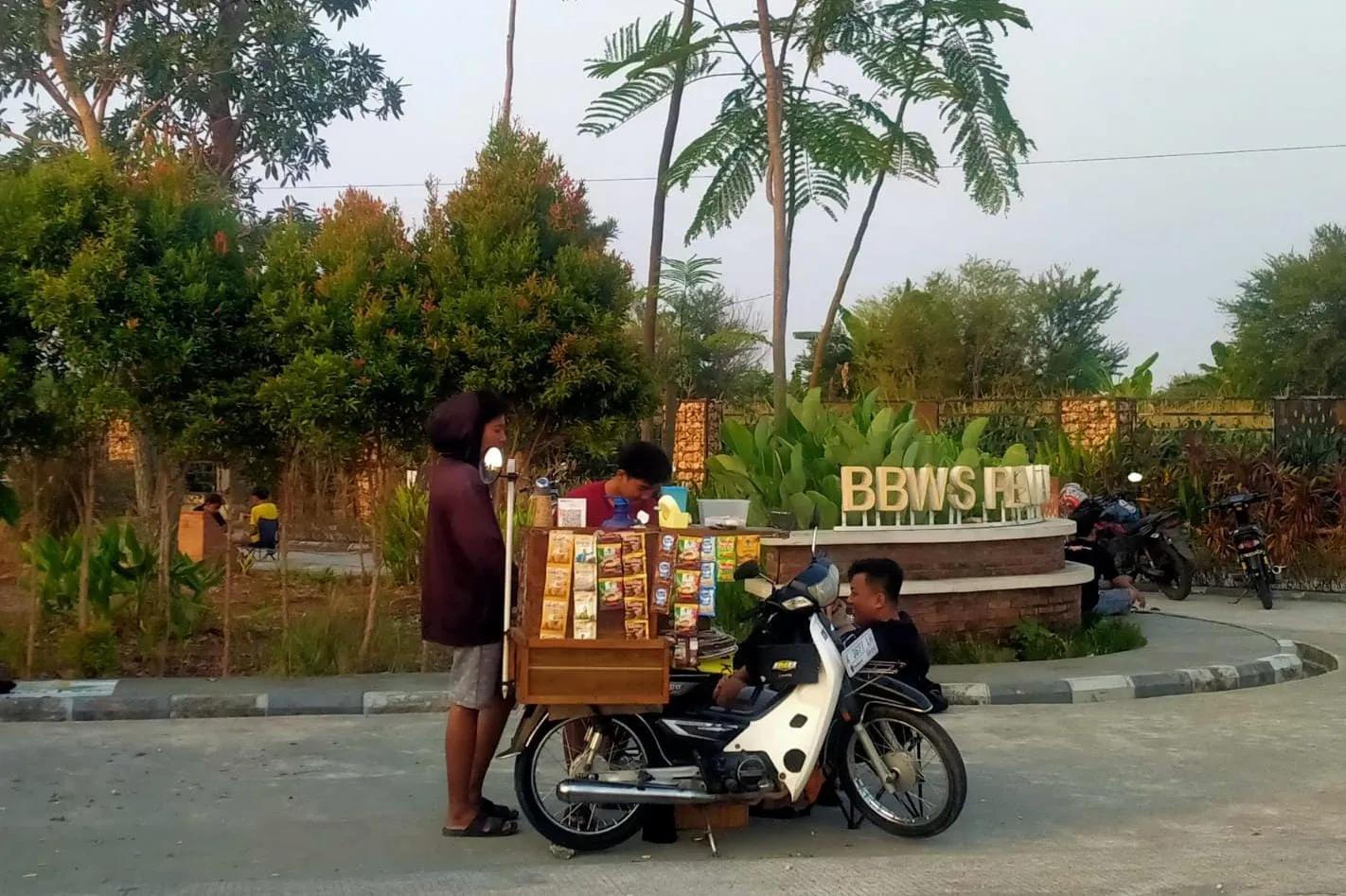 Dari Jualan Kopi di Embung Kasih, Mahasiswa di Pati Biayai Kuliah
