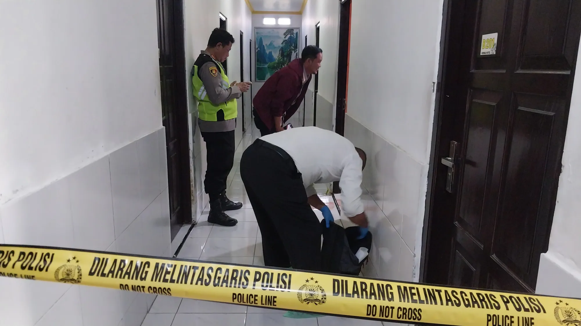 Ditemukan Bersimbah Darah di Kamar Hotel, Firasat Sang Ayah Selamatkan Nyawa Anaknya