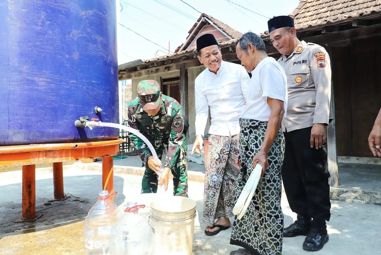 Bupati Kudus Sam'ani Gerak Cepat Dropping 15 Ribu Liter Air Bersih