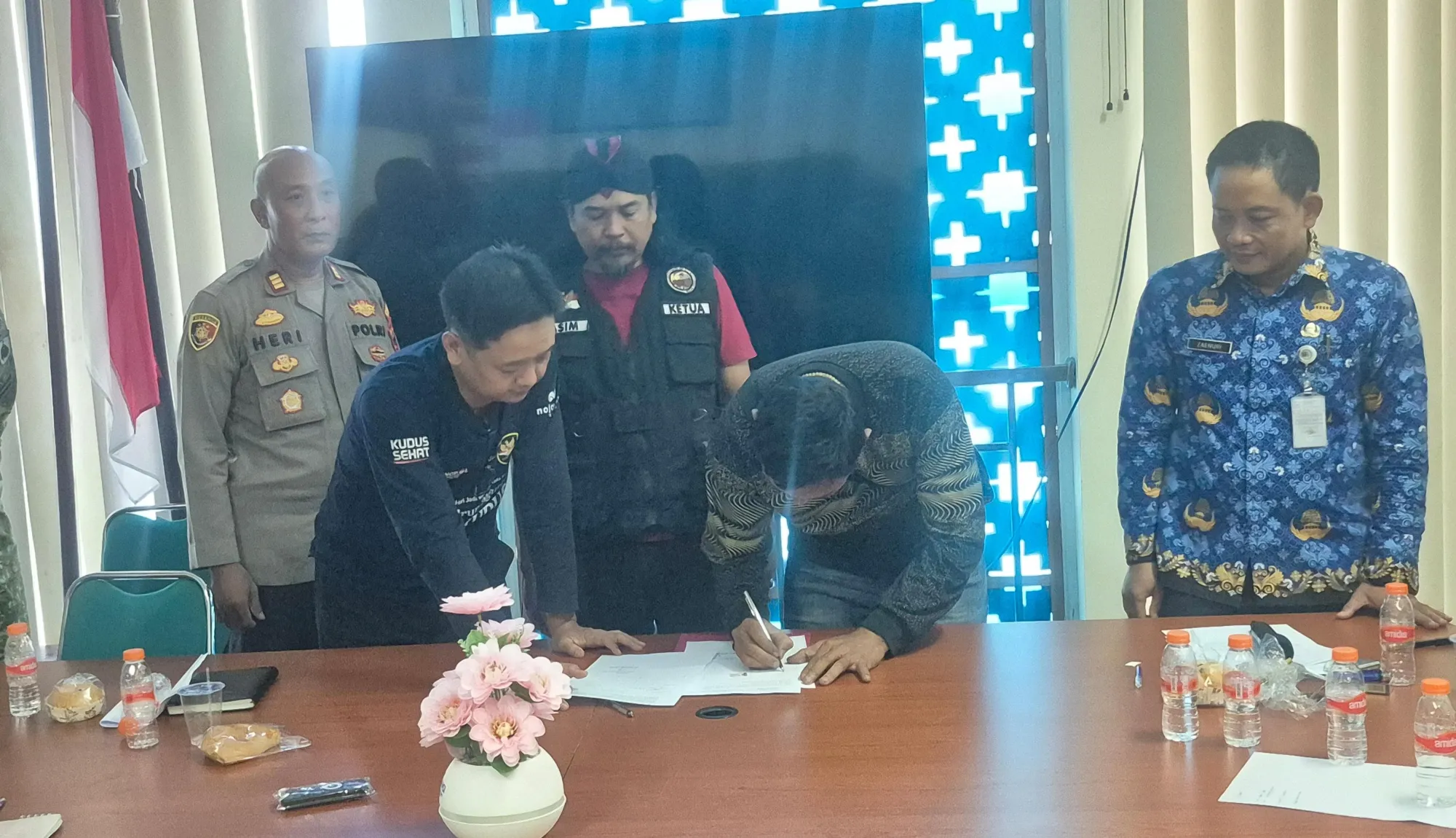 Sempat Diwarnai Ancaman Celurit hingga Demo, Konflik Warung Madura di Kudus Sepakat Damai