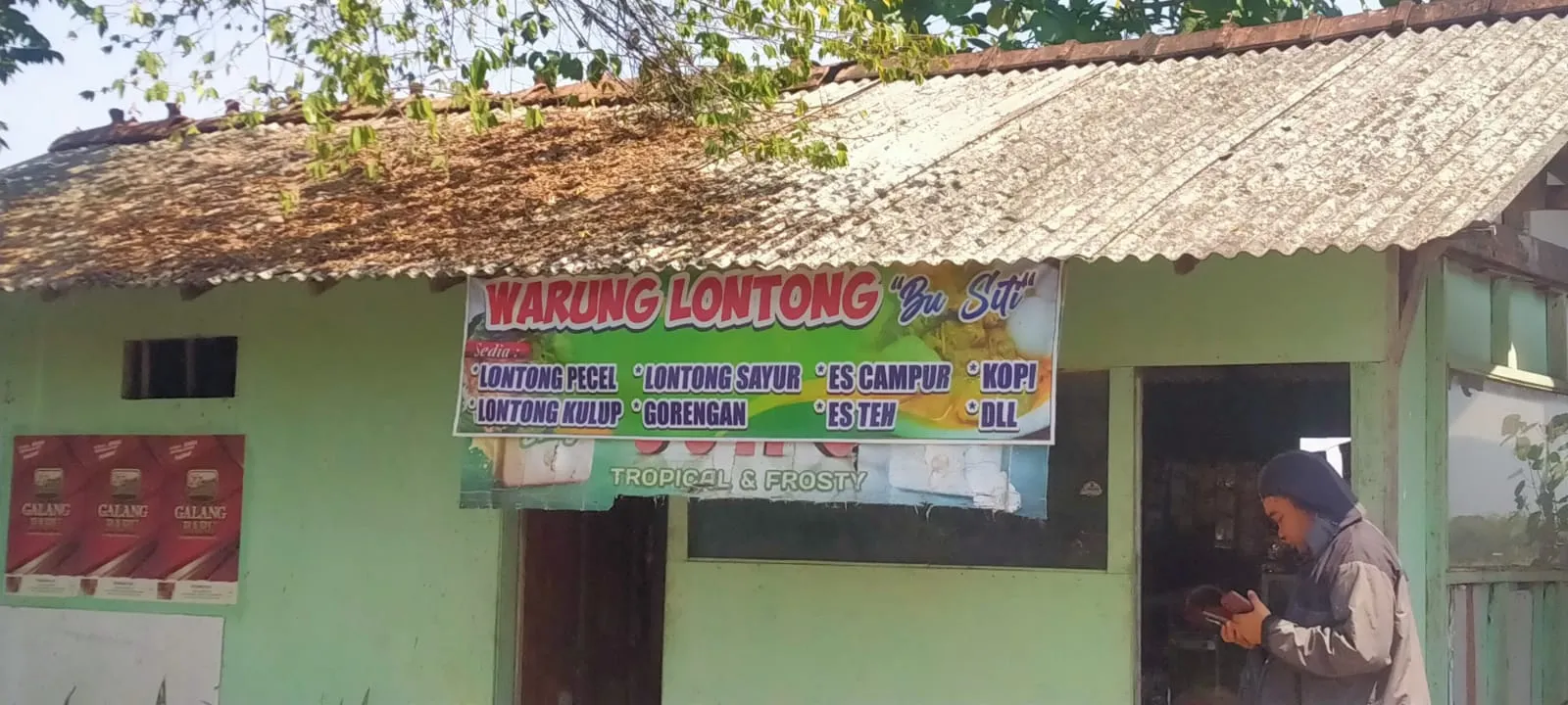 Penghasilan Rp25 Ribu Sehari, Penjual Lontong Kebolampang Berharap Retribusi Disesuaikan