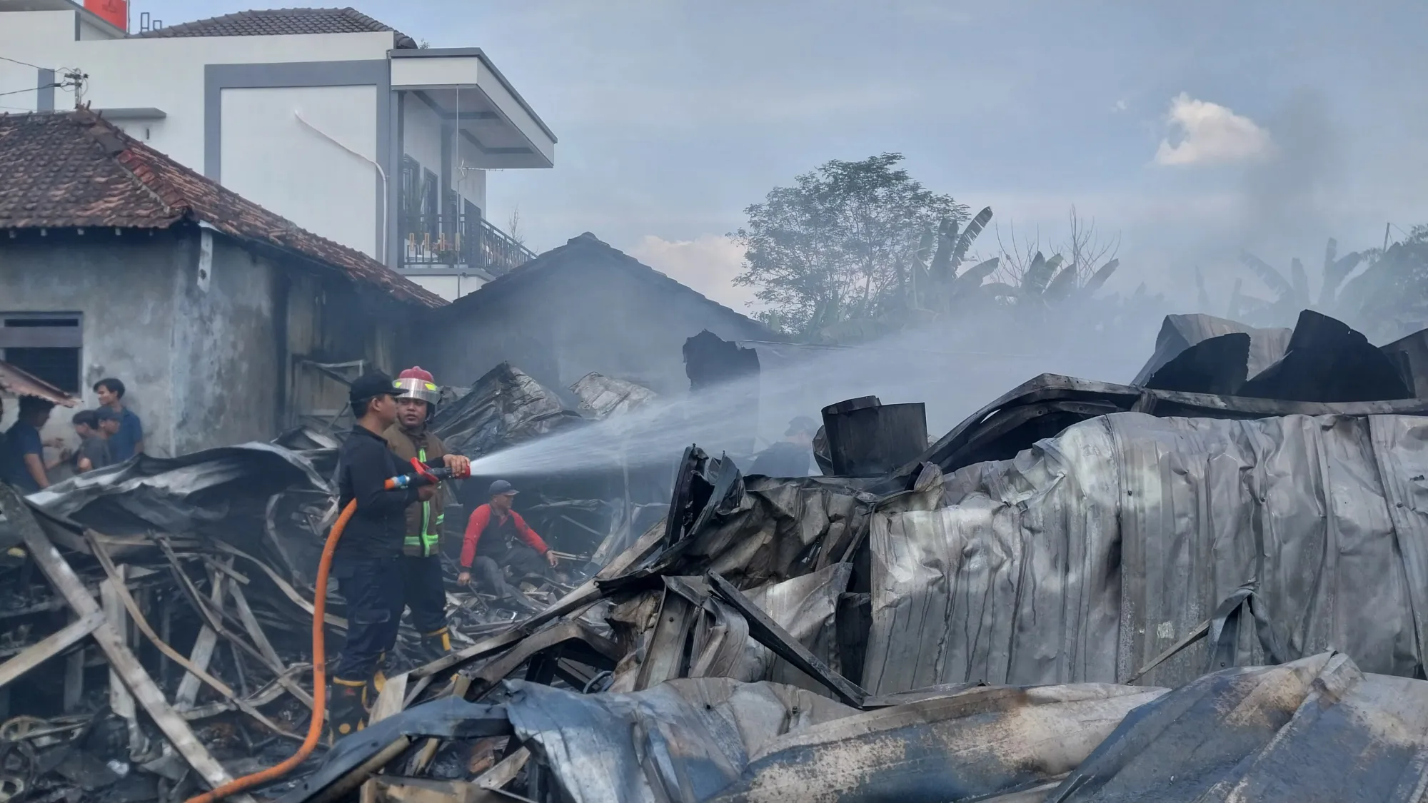 Gudang Spare Part Motor di Jati Kudus Ludes Terbakar, Kerugian Capai Rp1,5 Miliar