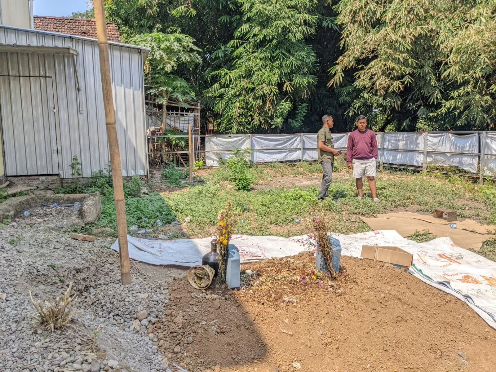 Warga Gribig Kudus Keluhkan Keberadaan Makam Pribadi di Tengah Permukiman Padat