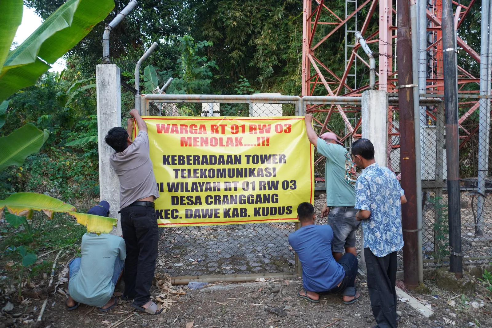 Listrik Padam dan Elektronik Rusak, Warga Cranggang Kudus Desak Tower Telekomunikasi Dipindah