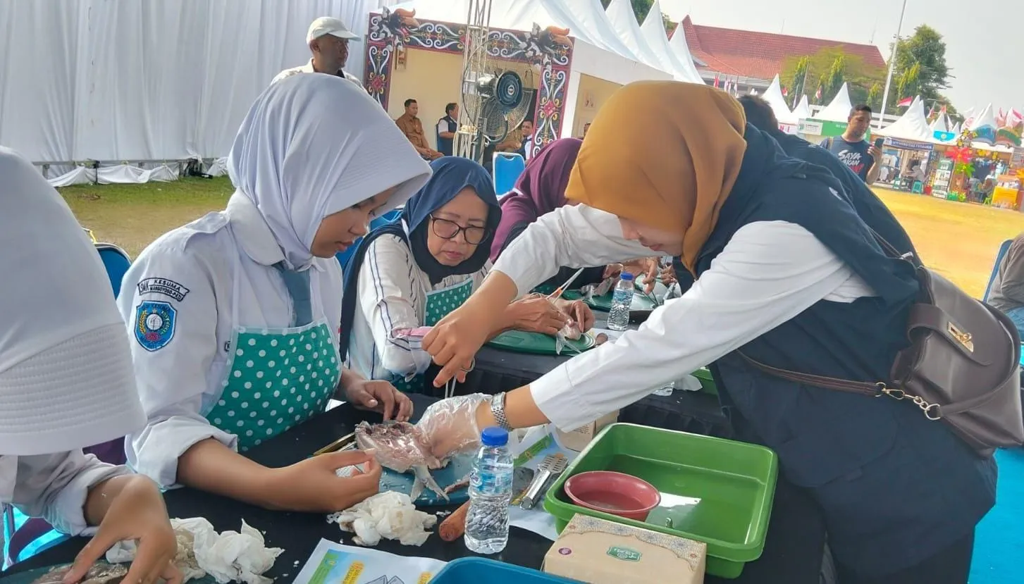 Pelatihan Cabut Duri Bandeng Ramaikan Pekan Pati Kreatif, DKP Dorong Lahirnya Pelaku Usaha Baru