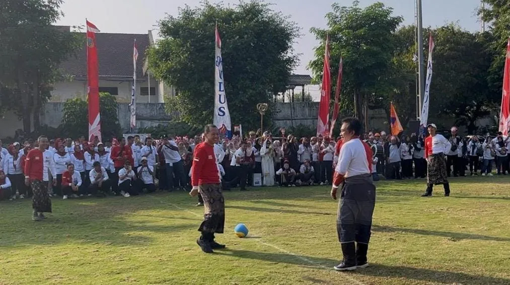 Ribuan ASN Tumpah di Pendapa, Bupati Kudus Kalah 0-1 dari Sekda di Laga Sepak Bola Sarungan