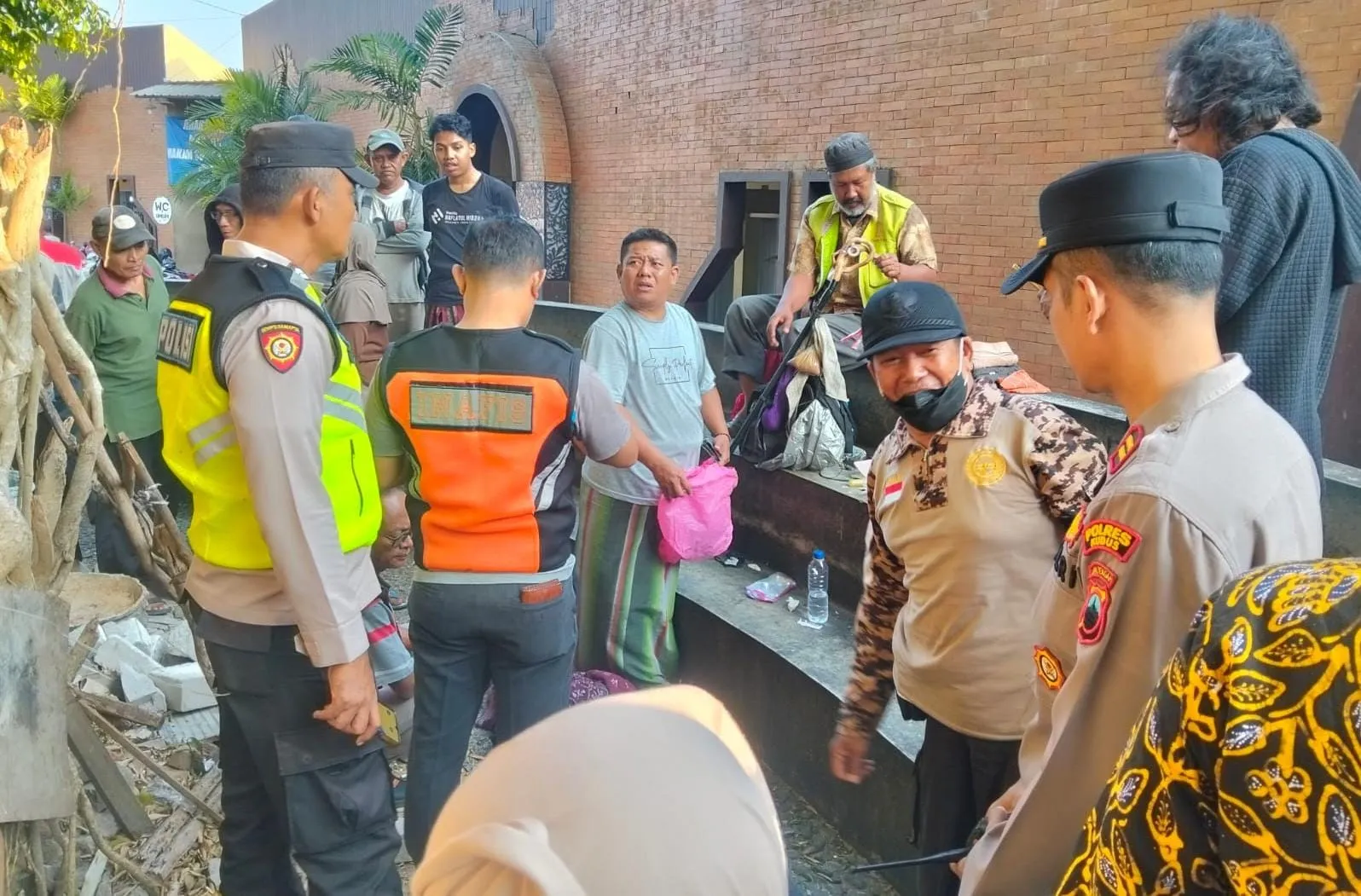 Pria 56 Tahun Ditemukan Meninggal di Dekat Pohon Beringin Taman Menara