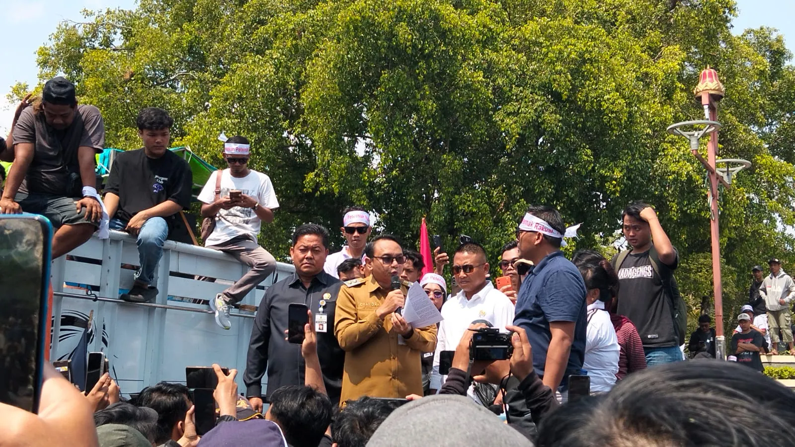 Temui Pendemo, Plt Bupati Pati Janji Kawal Tuntutan Peternak Ayam ke Pemerintah Pusat