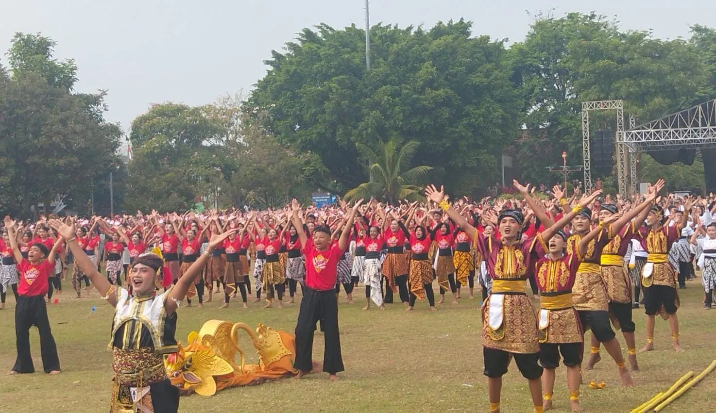 Tari Kolosal Meriahkan Hari Jadi Pati, Lebih dari 10 Ribu Warga Memadati Alun-Alun