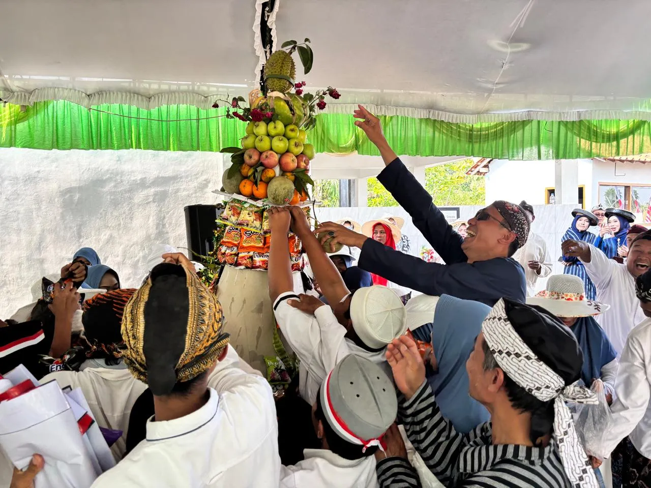 Meriah! 11 Gunungan Warnai Kirab Maulid Nabi dan Haul Syech Amir Ibrahim di Piji