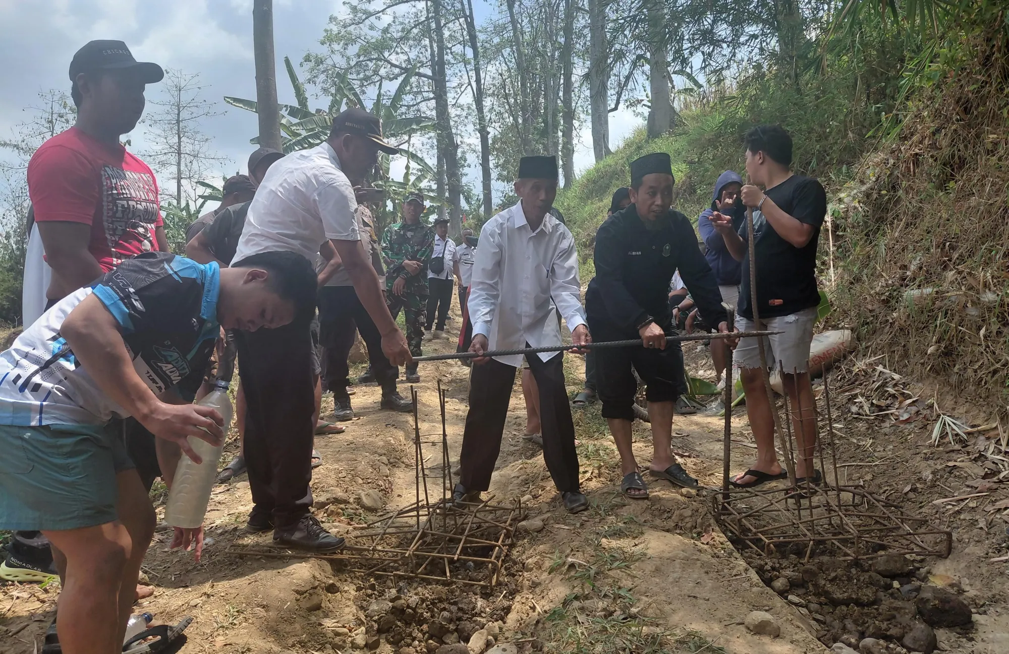 Tambang Galian C di Sungai Setro Pati Ditutup, Akses Truk Dipasang Portal Beton