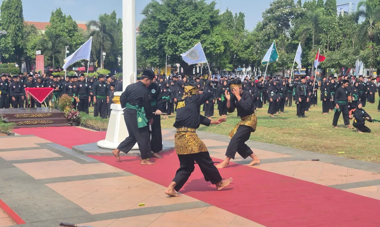 Aksi 350 Pendekar Pagar Nusa Meriahkan HUT ke-81 RI di Alun-Alun Kudus