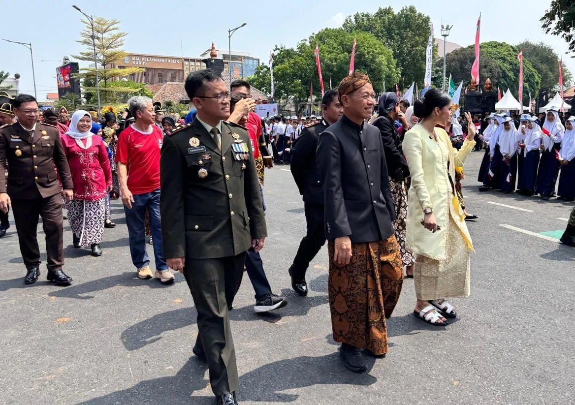 Dukung Srikandi Merdeka Cup, Bupati dan Forkopimda Kudus Jalan Kaki Kampanyekan Sport Tourism