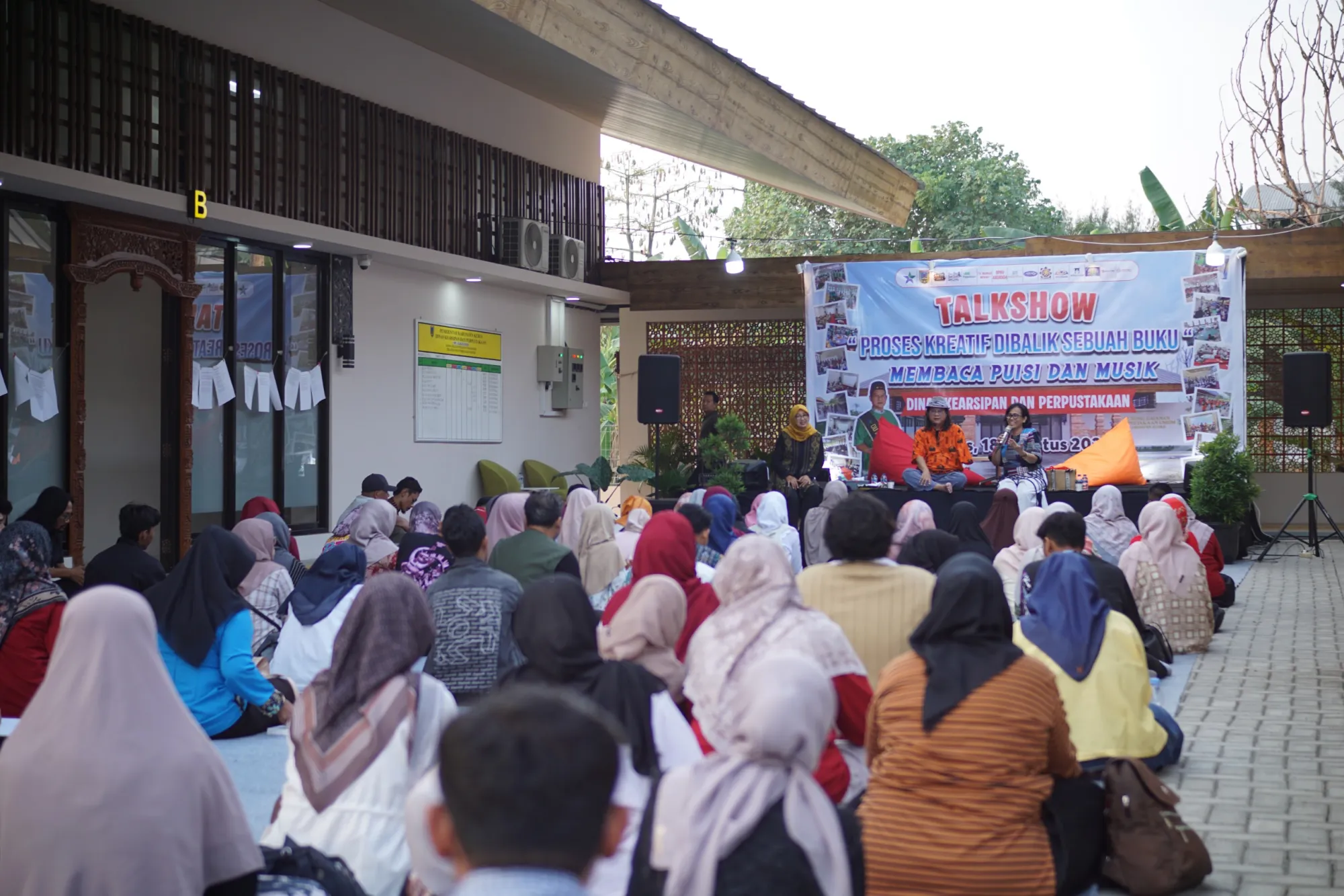 Gelar Safari Literasi Jawa, Dinarpus Kudus Sukses Sedot Antusiasme Masyarakat Bersama Gol A Gong