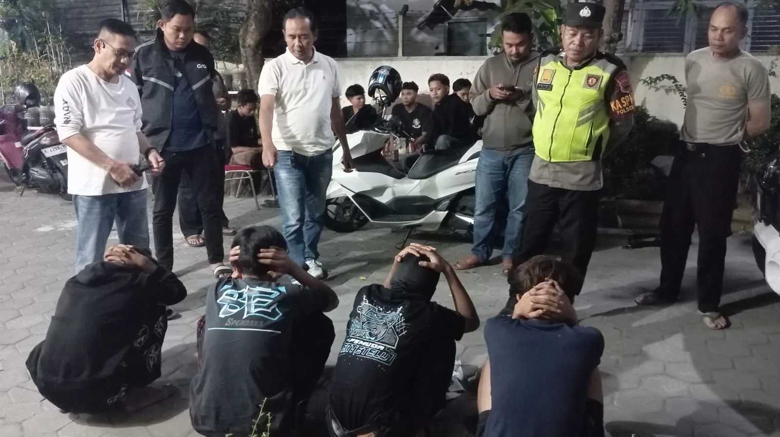 Polsek Jati Gagalkan Tawuran Pelajar Bersenjata Tajam di Kudus, 11 Remaja Diamankan