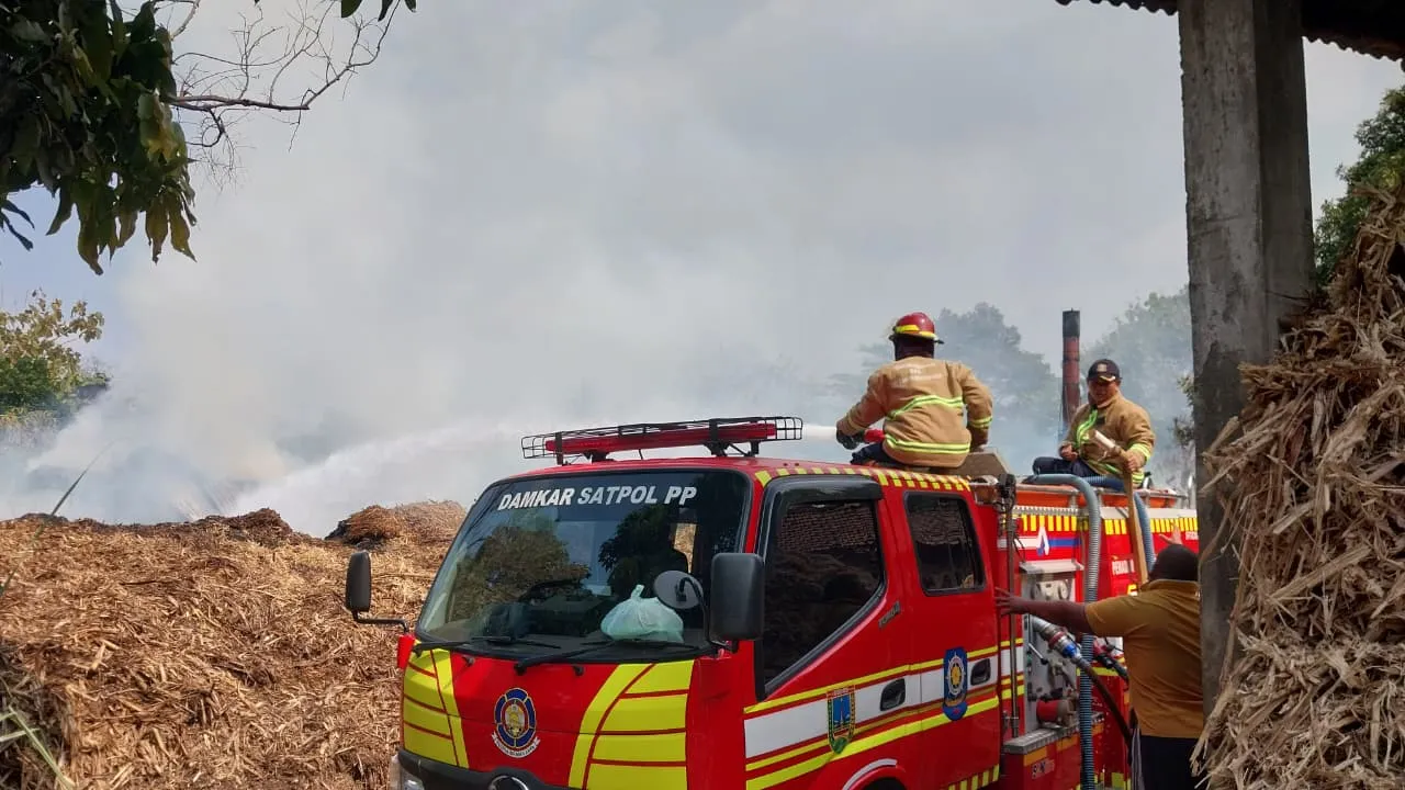 Duga Karena Percikan Bara, Api Lalap Dua Gudang Gula dan Rumah Warga di Dawe Kudus