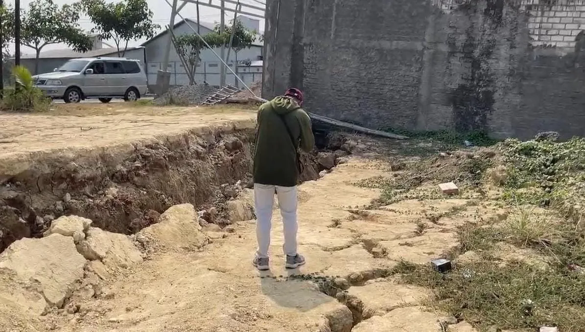 Tanah Pinggir Sungai Juana Ambles hingga 1 Meter, Tujuh Ruko di Pati Rusak Berat