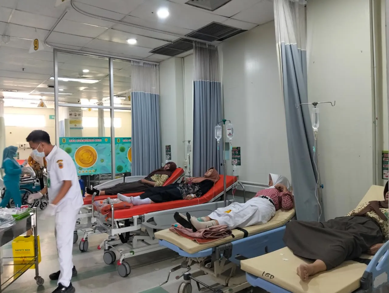 IGD RSUD Soewondo Pati Dipenuhi Siswa, Korban Dugaan Keracunan MBG Terus Berdatangan