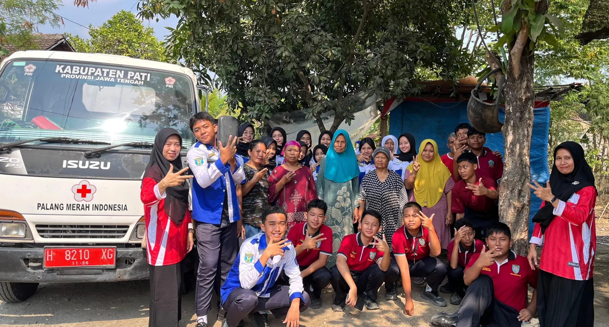 PMR SMPN 3 Pati Salurkan Empat Tangki Air Bersih untuk Warga Tambahmulyo