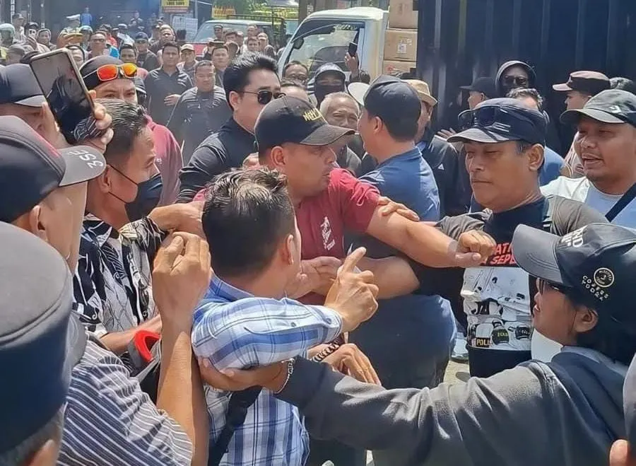 Rombongan POS dan Kelompok Pendukung Sudewo Terlibat Ketegangan di Tipikor