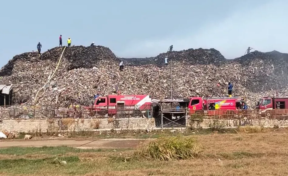 Memasuki Hari Kedua, Kebakaran TPS Plosojenar Pati Belum Padam, Diprediksi 3-4 Hari