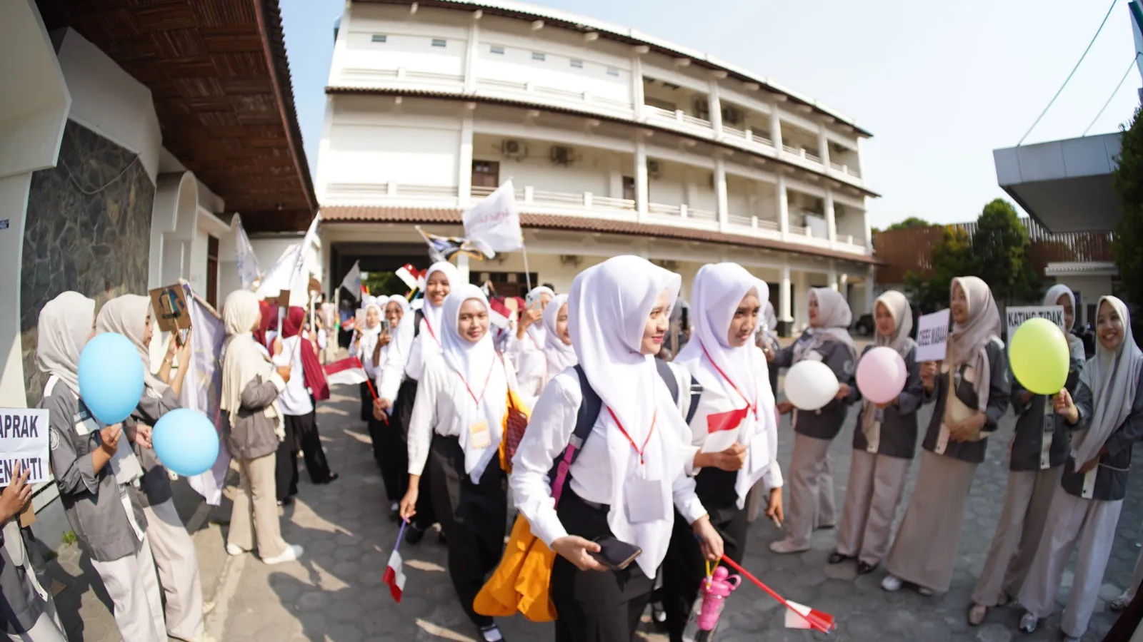 Warna-warni Masta PMB UMKU 2026: Sambut Ribuan Maba dengan Kehangatan dan Defile Meriah