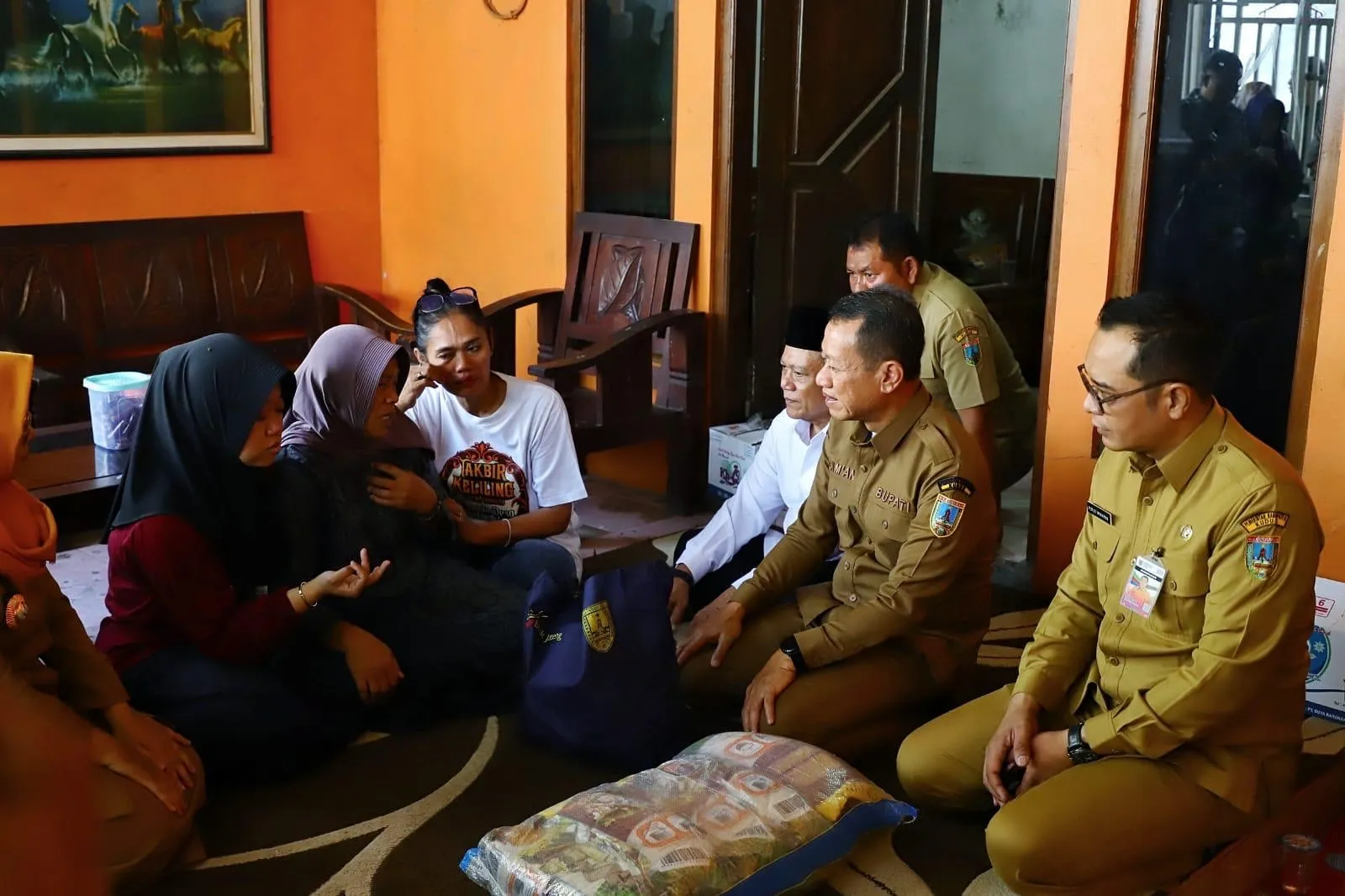 Bupati Kudus Jenguk Keluarga Korban Kapal KM Virgo Transport 8, Beri Dukungan Moril dan Bantuan