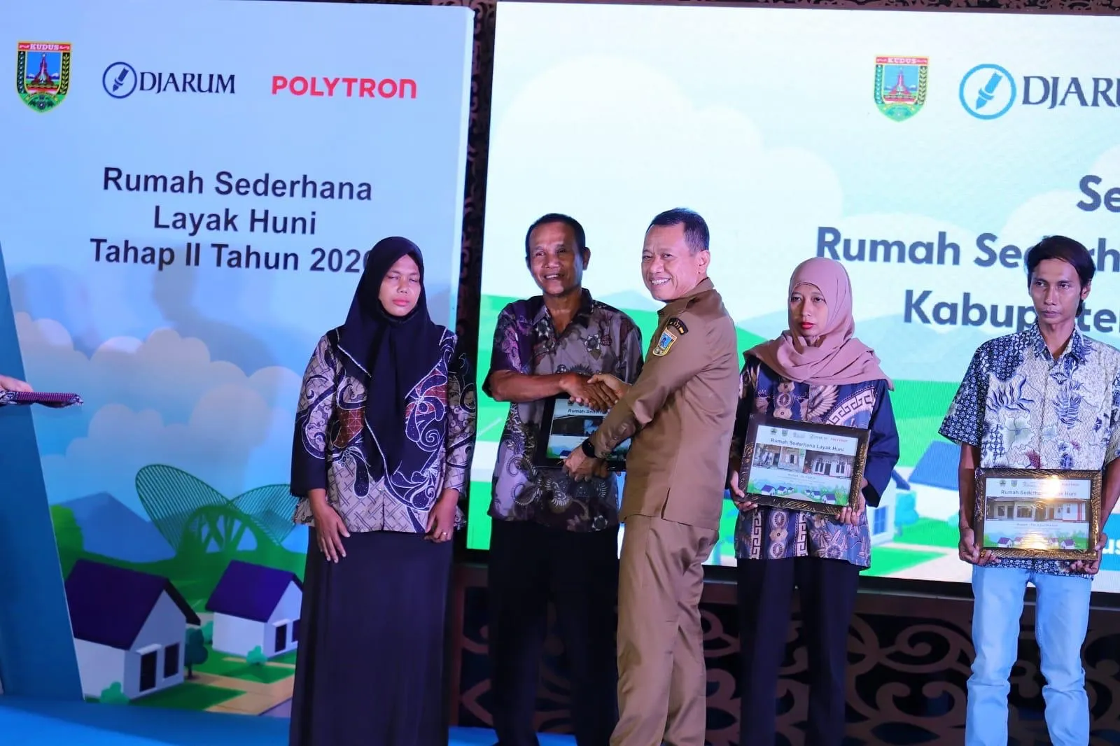 Gandeng Swasta, Pemkab Kudus Serahkan Rumah Layak Huni Tahap II untuk Warga