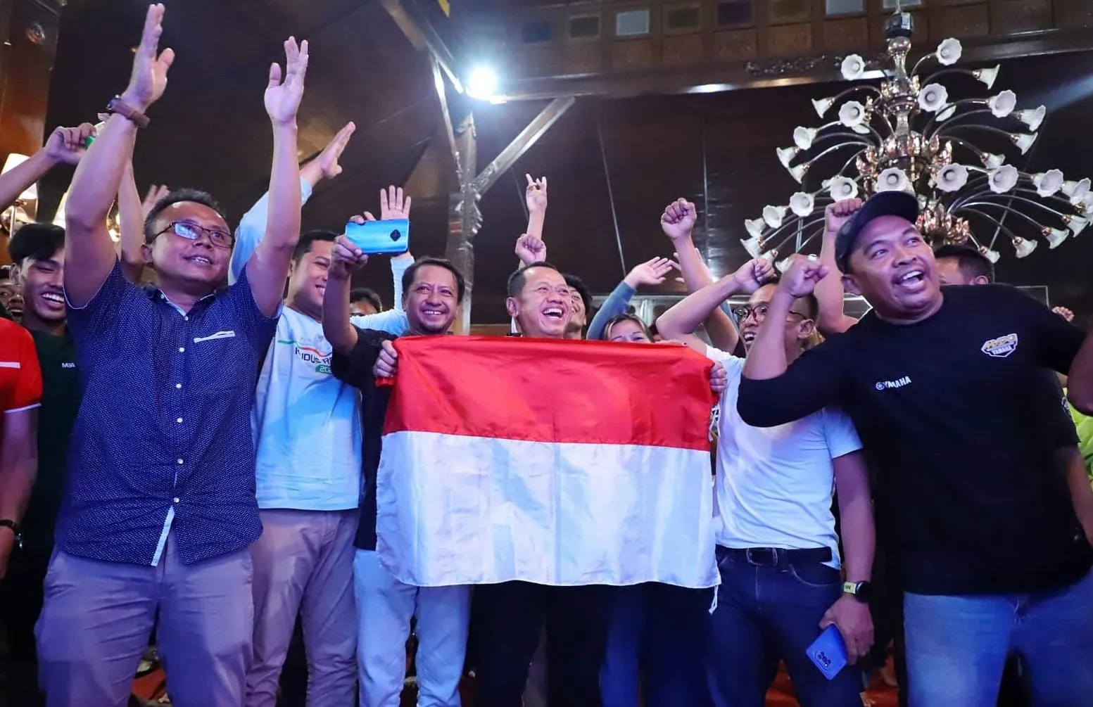 Pendapa Kabupaten Kudus Bergemuruh, Saat Bupati Sam'ani Bersama Ribuan Warga Bersorak Gembira Indonesia Juara