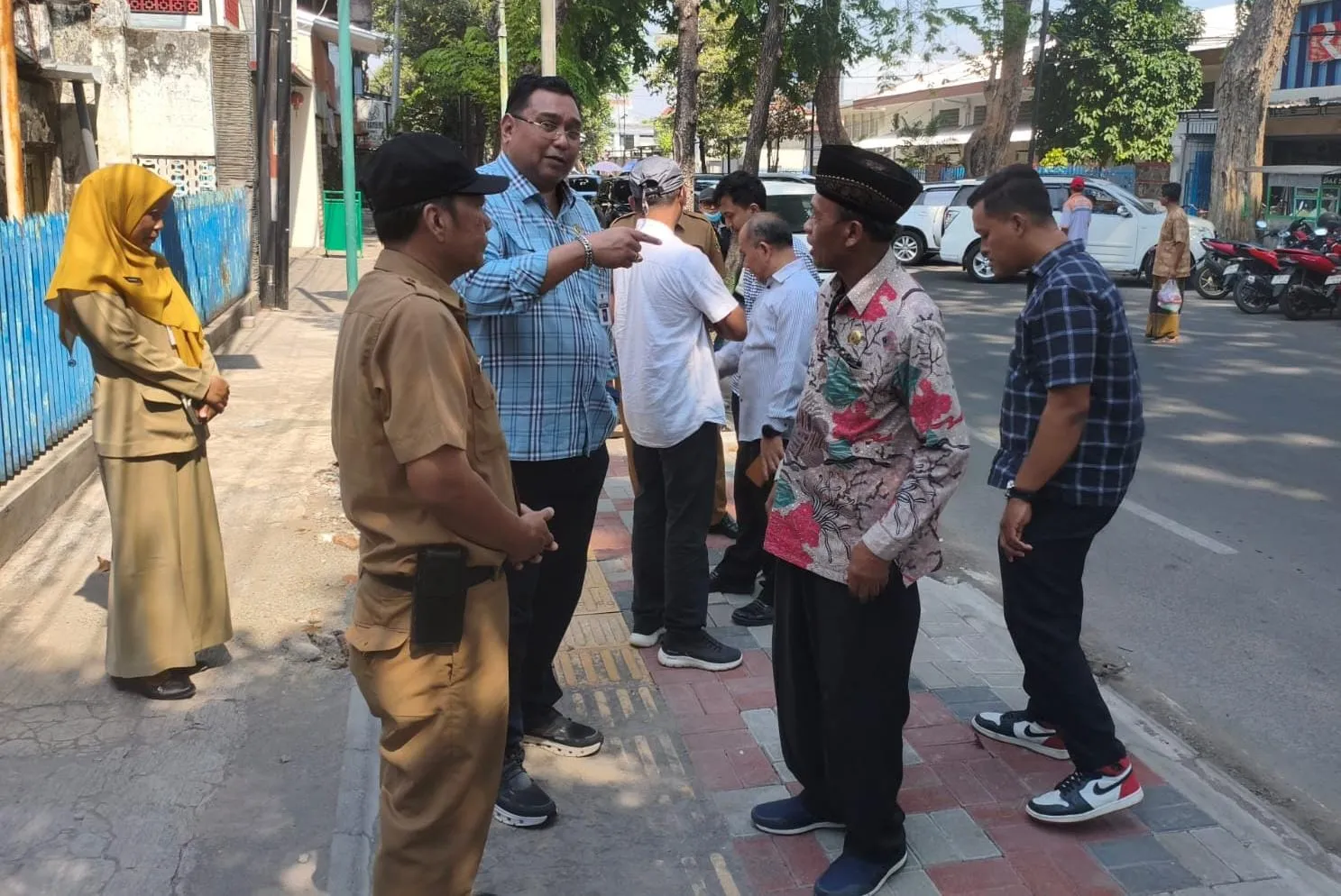 DPRD Pati Sidak Trotoar Panglima Sudirman, Joni Kurnianto Kecewa: “Katanya Malioboro, Kok Malah Tambah Kumuh”