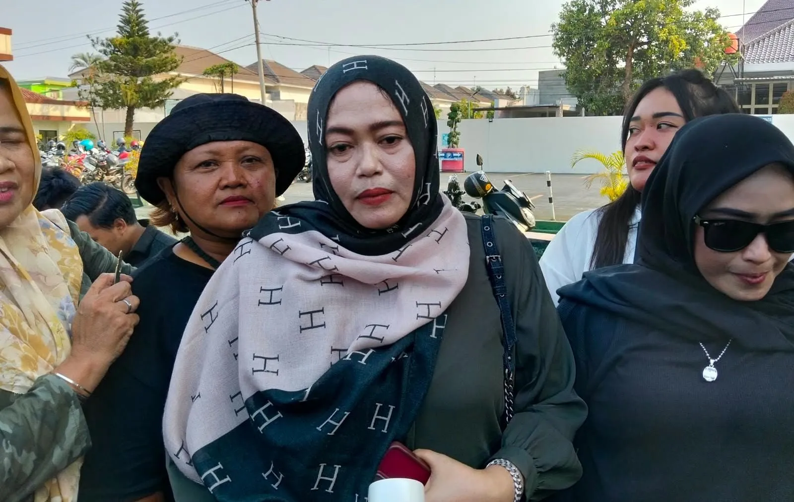 Sidang Praperadilan di PN Pati Memanas, Keluarga Tersangka Diteriaki Maling dan Sempat Tahan Mobil di Gerbang