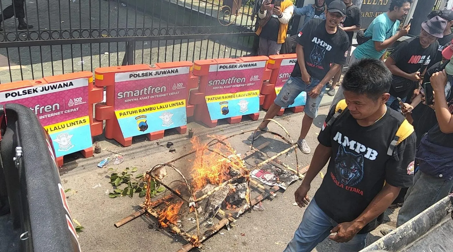 Keranda Bertuliskan Nama Hakim Dibakar, AMPB Desak Presiden Copot Jubir MA