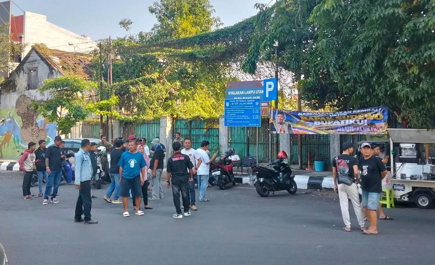 Spanduk Dukungan Dicopot, Loyalis Sudewo Gruduk Kantor Satpol PP